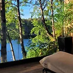 Moderne I Vannkanten Med Tilgang Til Brygge Og Bat Risør
