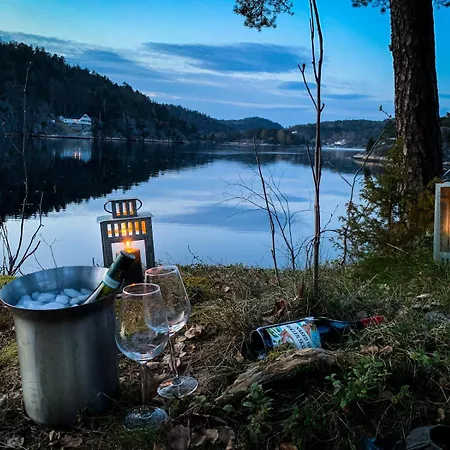 Сasa de vacaciones Moderne I Vannkanten Med Tilgang Til Brygge Og Bat Risør