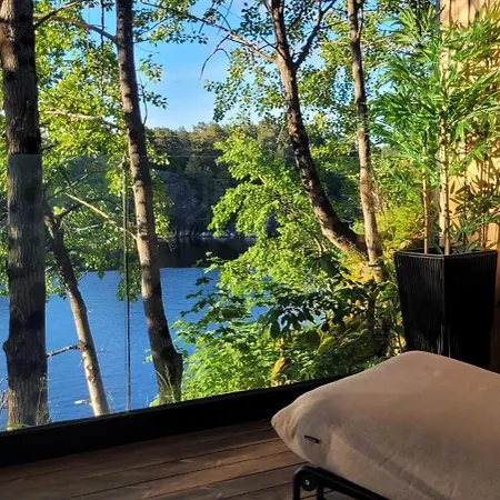 Moderne I Vannkanten Med Tilgang Til Brygge Og Bat Risor