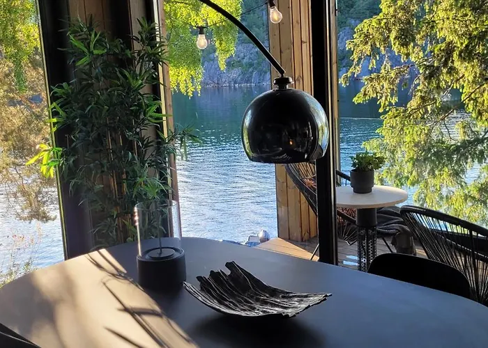 Дом отдыха Moderne I Vannkanten Med Tilgang Til Brygge Og Bat Рисёр