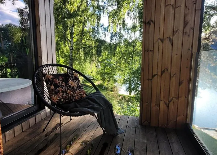Moderne I Vannkanten Med Tilgang Til Brygge Og Bat