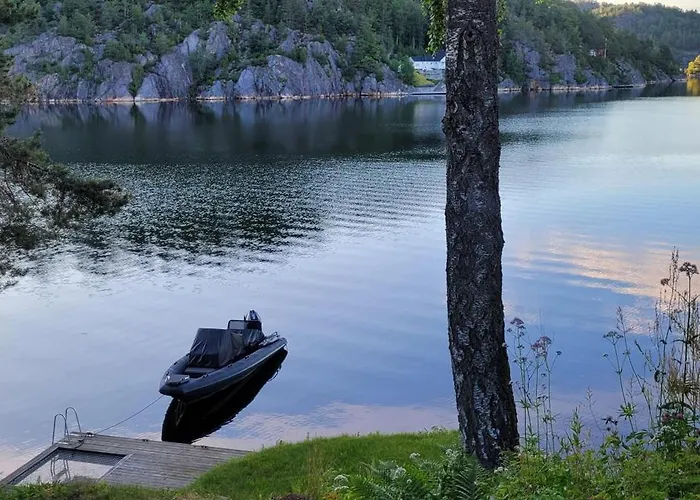 Moderne I Vannkanten Med Tilgang Til Brygge Og Bat * Рисёр