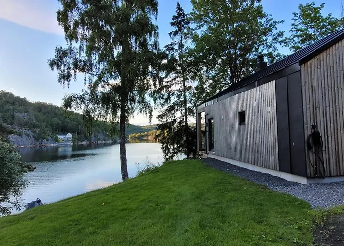 Moderne I Vannkanten Med Tilgang Til Brygge Og Bat Дом отдыха